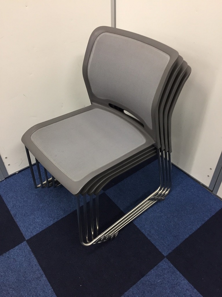 【4脚セット】軽くて持ち運びもラクラクな、スタッキングチェアを揃いのセットで、ご提供!!■プラス製
                        
                                    中古
            