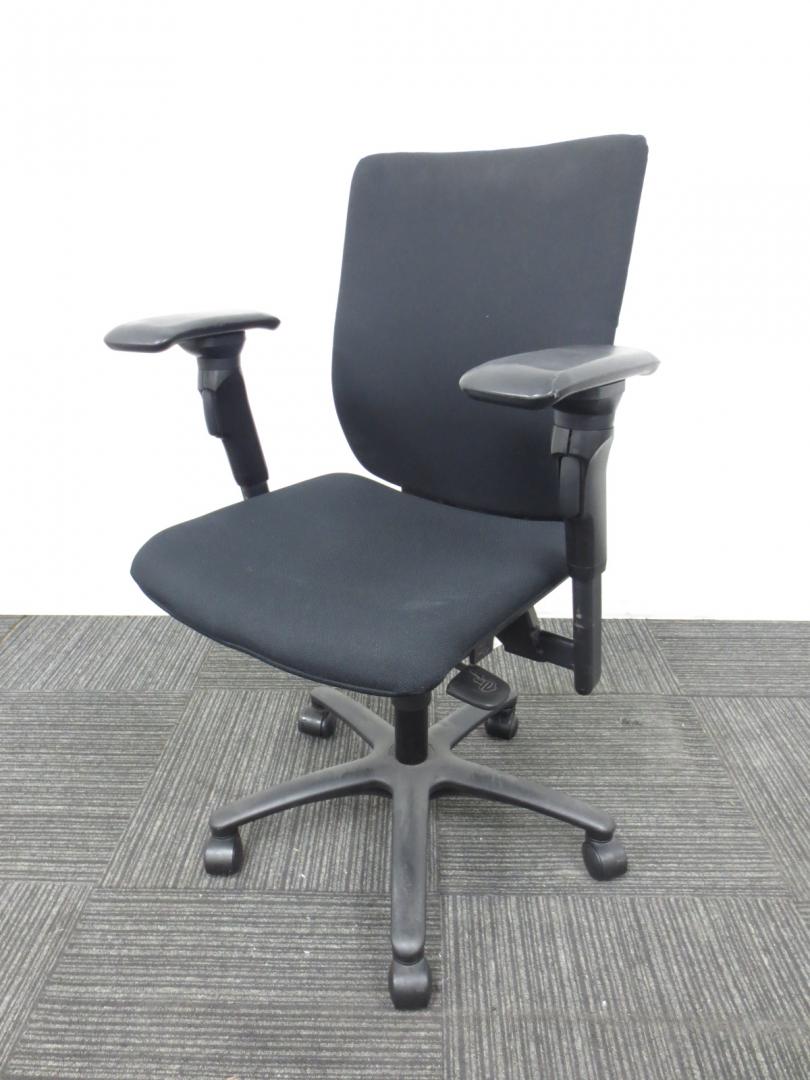 【専門業者によりクリーニング済み】【高機能なチェアをお安くお求めいただけます】■オカムラ製■アドフィット■ブラック■可動肘【ロットで入荷致しました！】
                        アドフィット
                                    中古
            