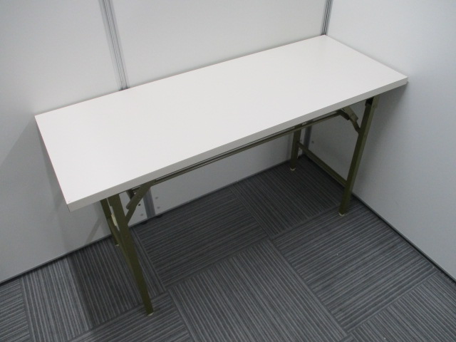 希少なサイズ、W1200mmの折り畳みテーブルです。
                        
                                    中古
            