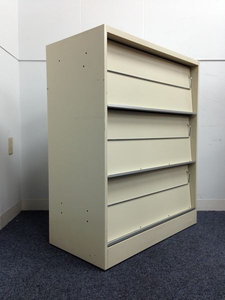 【1台入荷】カタログやパンフレットの設置にもってこい！！　丈夫なスチール製！！
                        42
                                    中古
            