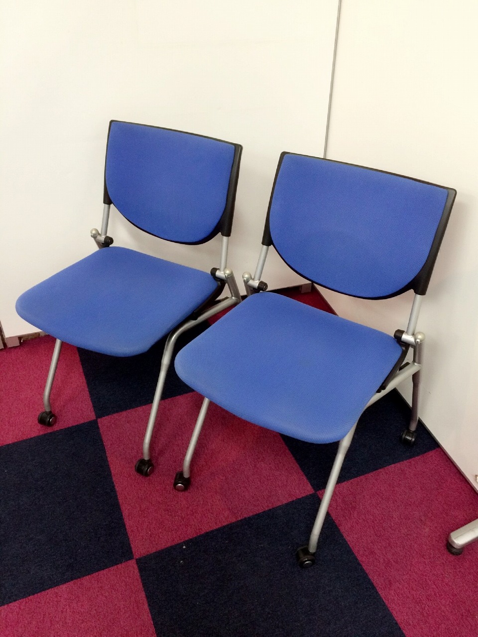 【お得なセット商品！】【状態良好！】【今なら数が揃います。】オカムラ製ネスティングチェア■使わないときは重ねて収納出来ます■大人気のブルー
                        プロスタック
                                    中古
            