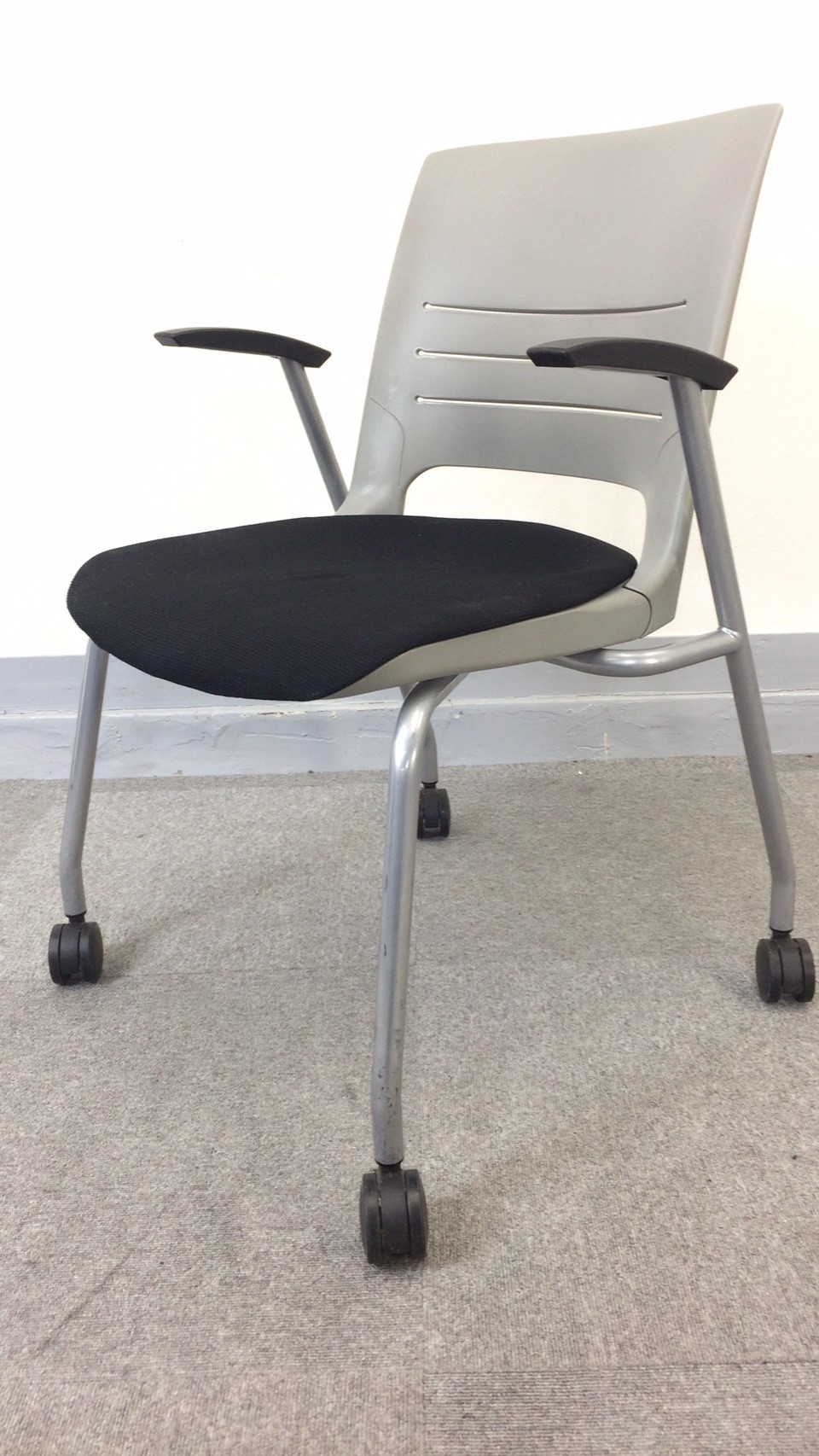 【KS】オカムラ製ミーティングチェア
                        
                                    中古
            