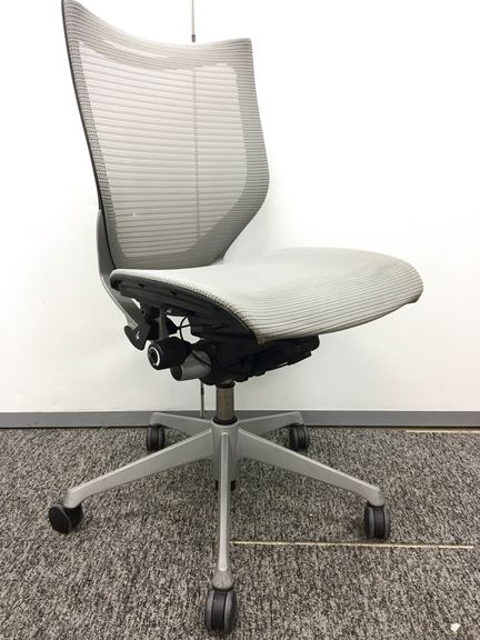 オカムラ バロンチェア オフィスチェア 中古】バロンチェア オカムラ/okamura 肘無ローバックチェア