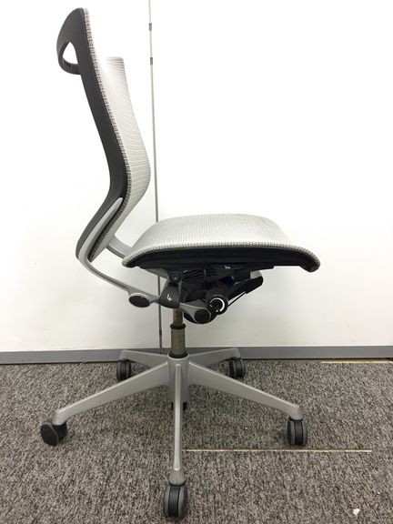 オカムラ バロンチェア オフィスチェア 中古】バロンチェア オカムラ/okamura 肘無ローバックチェア