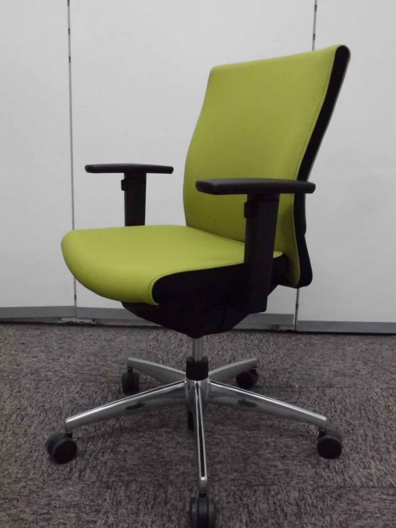 【グッドデザイン賞受賞】質の高い生地を丁寧な裁縫で仕上げた包み込まれるような座り心地
                        プント
                                    新古品
            