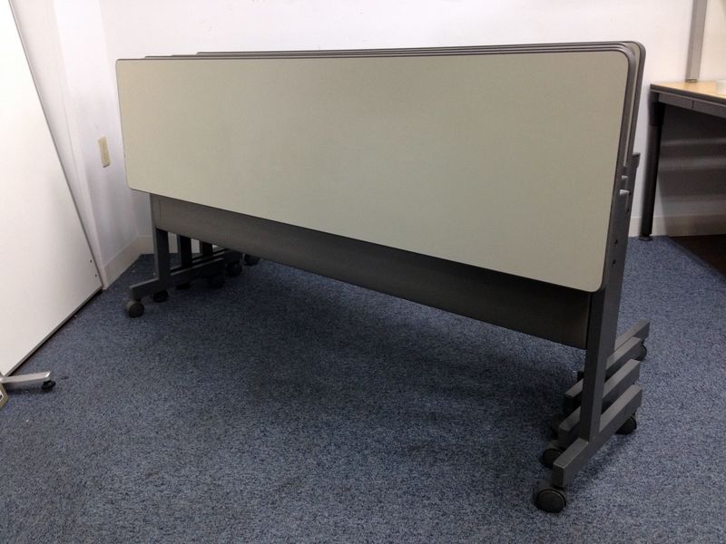 【1セット限定】セミナールームや学習スペースにご要望の多いフラップテーブル4台セット商品！！【特別価格】
                        
                                    中古
            