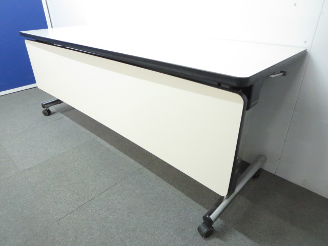 ■サイドスタックテーブル■W1800×D600mmサイズ■幕板パネル付 ■オカムラ製（okamura）フォールディングテーブル

                        サイドフォールドテーブル
                                    中古
            