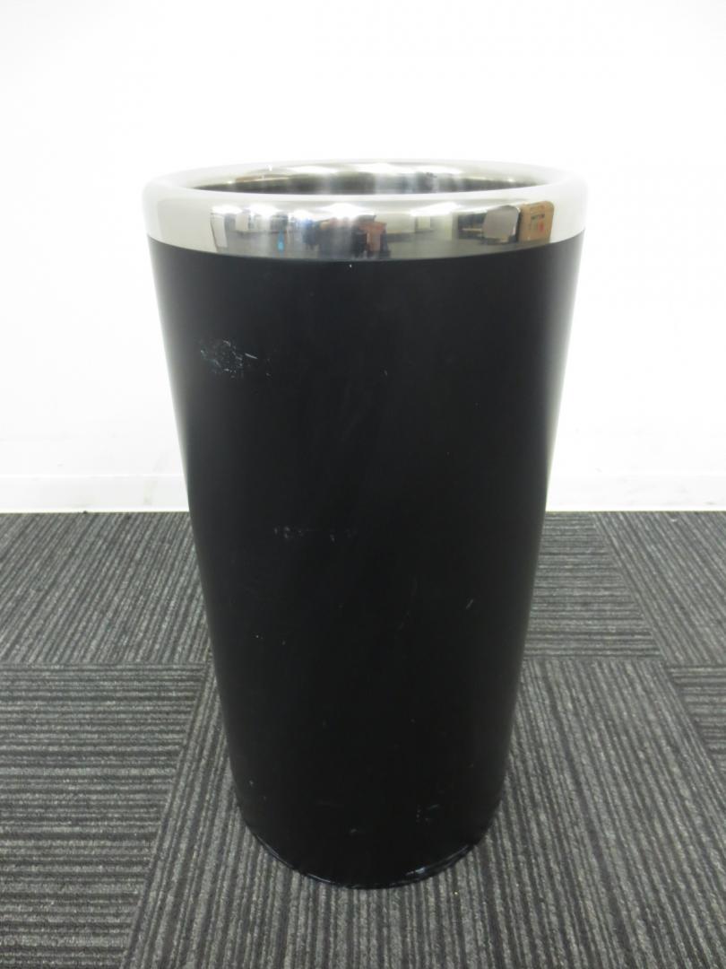 コクヨ製のゴミ箱　ずっしりしており倒れにくい！【中古オフィス家具】
                        
                                    中古
            