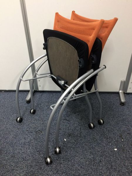 【セット商品】キャスター付のネスティングチェア
                        
                                    中古
            