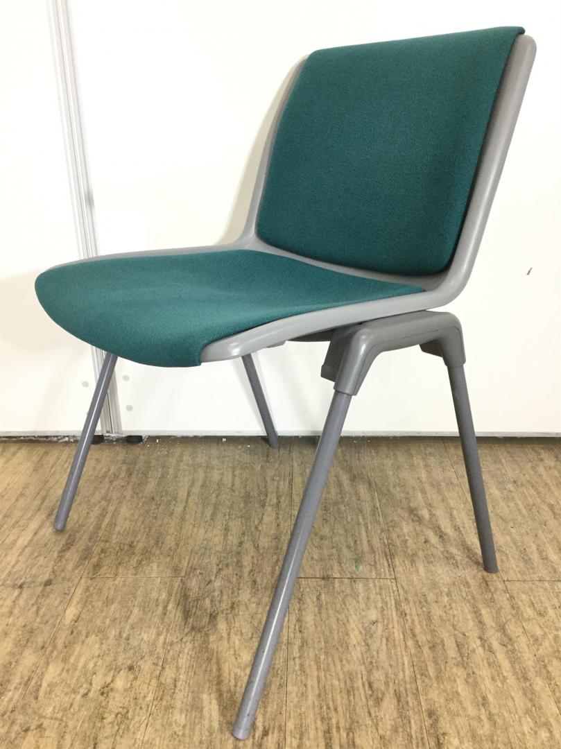 【定番商品】グリーンのスタッキングチェア入荷致しました！重ねて収納に便利！
                        
                                    中古
            