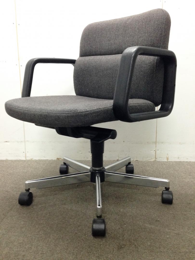 【1客限定】自宅の詳細にも使える肘付チェア
                        
                                    中古
            