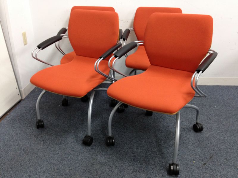 【1セット限定】背面が木目のおしゃれミーティングチェア4脚セット！！
                        シンタ
                                    中古
            