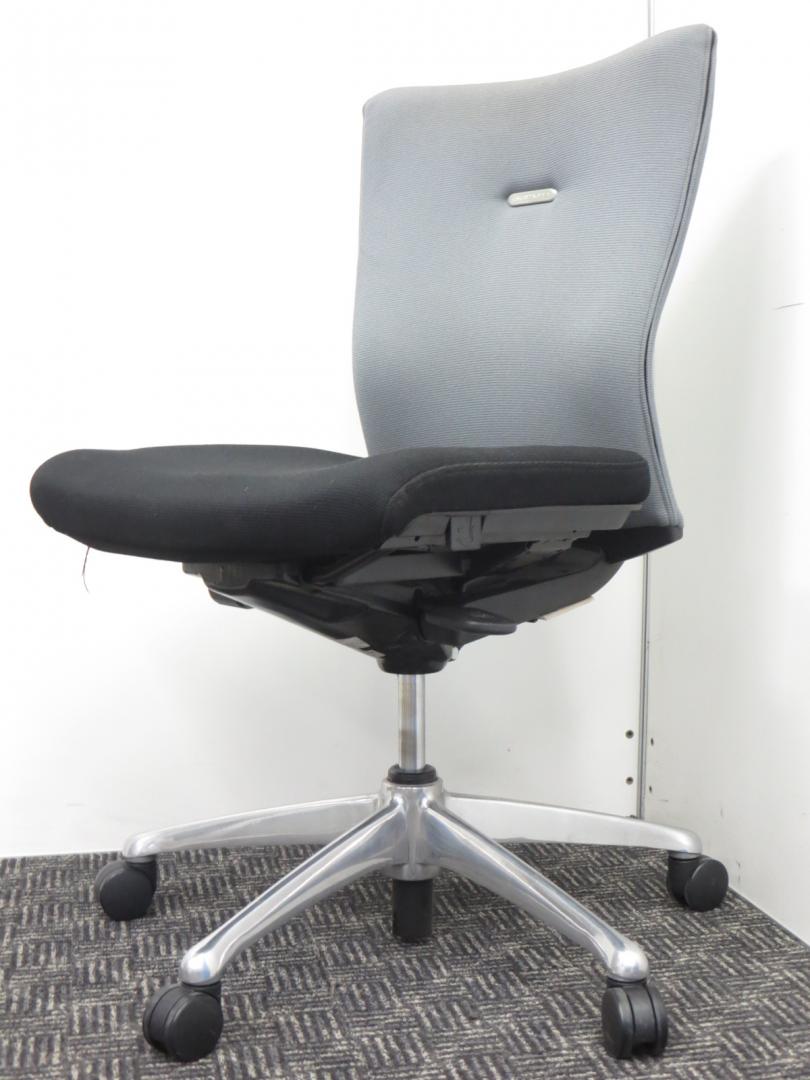 【限定６脚！】高スペックチェアの大本命！■オフィスでの使用率かなり高い！■耐久性抜群！
                        フィーゴ
                                    中古
            