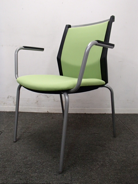 【入替のためお安く！】グリーン色の鮮やかなスタッキングチェア！
                        
                                    中古
            