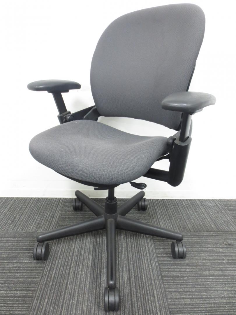 【限定１脚！チェア界の黒船！】あのバロンチェアと並ぶ、高級チェア2台巨頭■スチールケース/リープチェア【多機能に搭載】

                        リープ
                                    中古
            