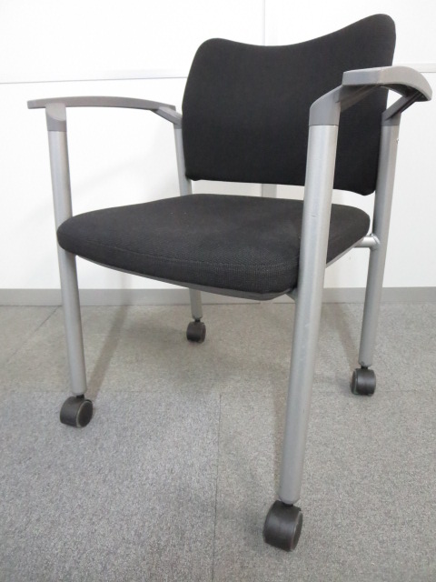 【リラックスできる肘付タイプ！】■ミーティングチェア（キャスター付）ブラック ■LION（ライオン事務器）
                        会議用イス
                                    中古
            