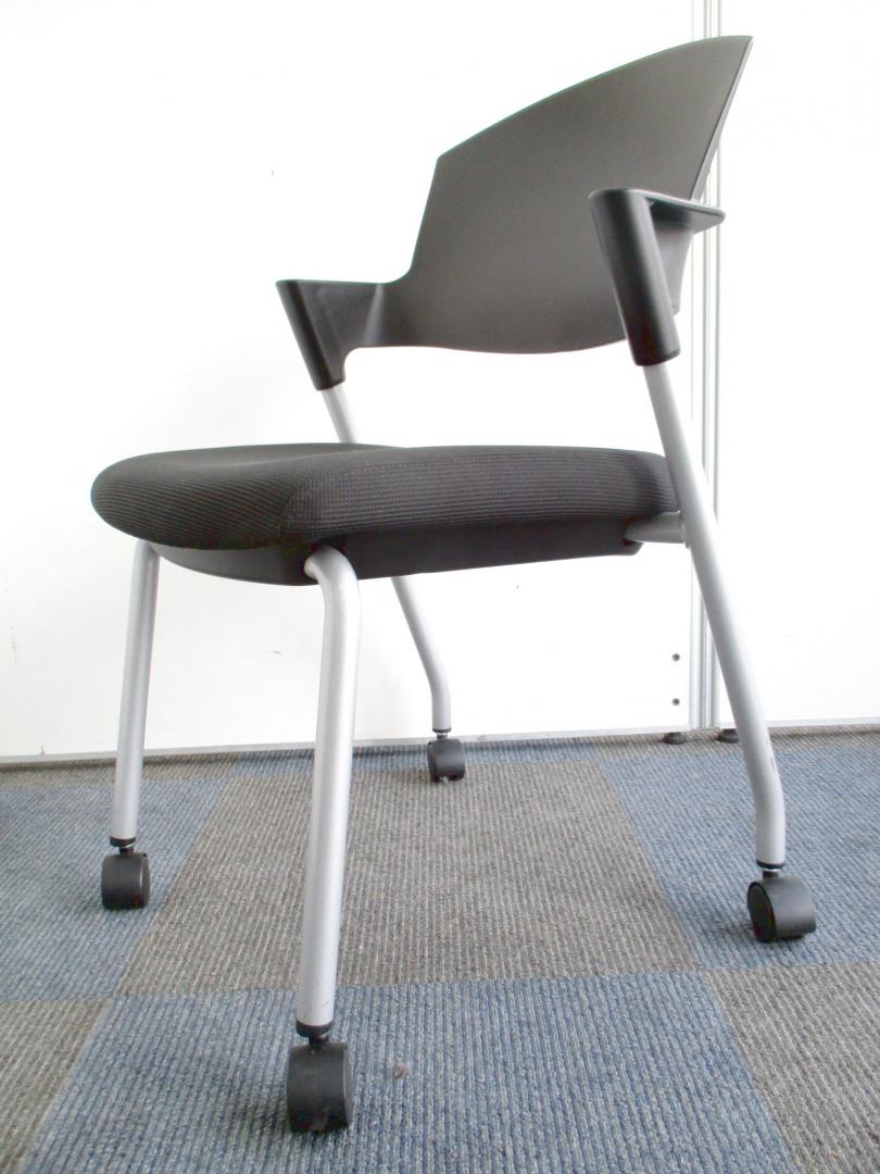 【粋な肘掛け部分がGOOD!!】ふかふかな座面も人気です!!【グッドデザイン賞受賞】
                        プロッティ
                                    中古
            