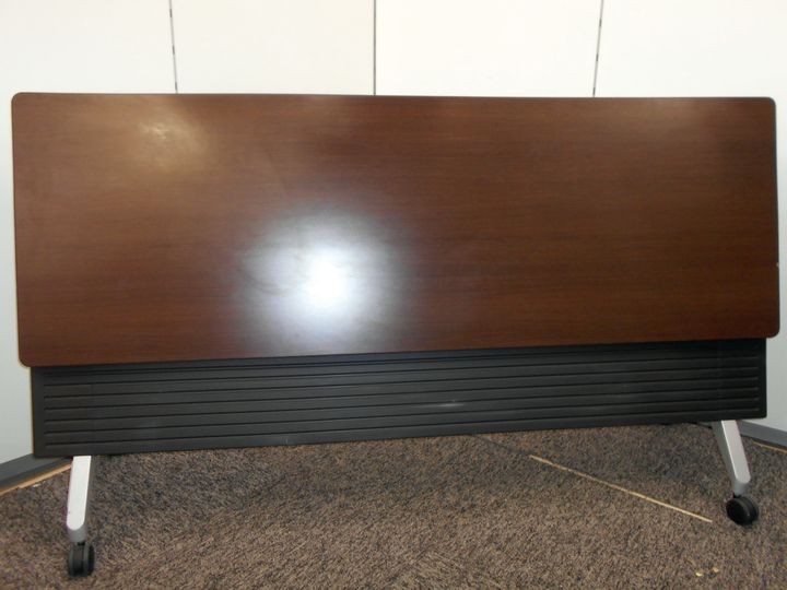 【1台入荷！】【コクヨ製　ミーティングテーブル】
                        
                                    中古
            