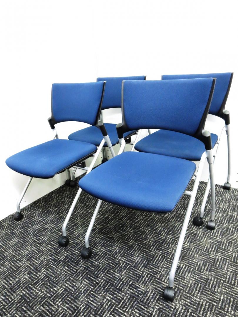 【１セット限定！】落ち着いた印象のネイビーブルー！■軽くて移動もしやすい■ネスティングチェアなので収納も楽チン！
                        マノス
                                    中古
            