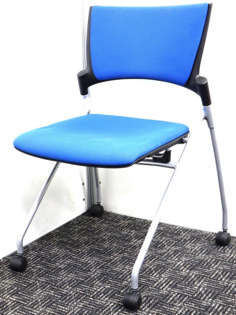 【１０脚以上入荷！】オフィス定番のブルーカラー！■軽くて移動もしやすい■ネスティングチェアなので収納も楽チン！
                        マノス
                                    中古
            