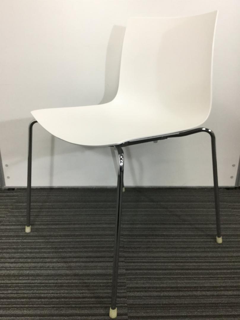 デザイナーズ家具｜イタリア生まれの至極のチェア｜arper
                        
                                    中古
            