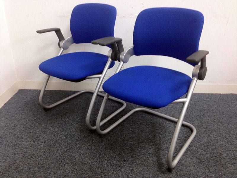 【2脚セット】【オシャレなカンチレバー脚】1セット限定にての入荷！リフレッシュルームなどにぜひ！
                        シグザ
                                    中古
            