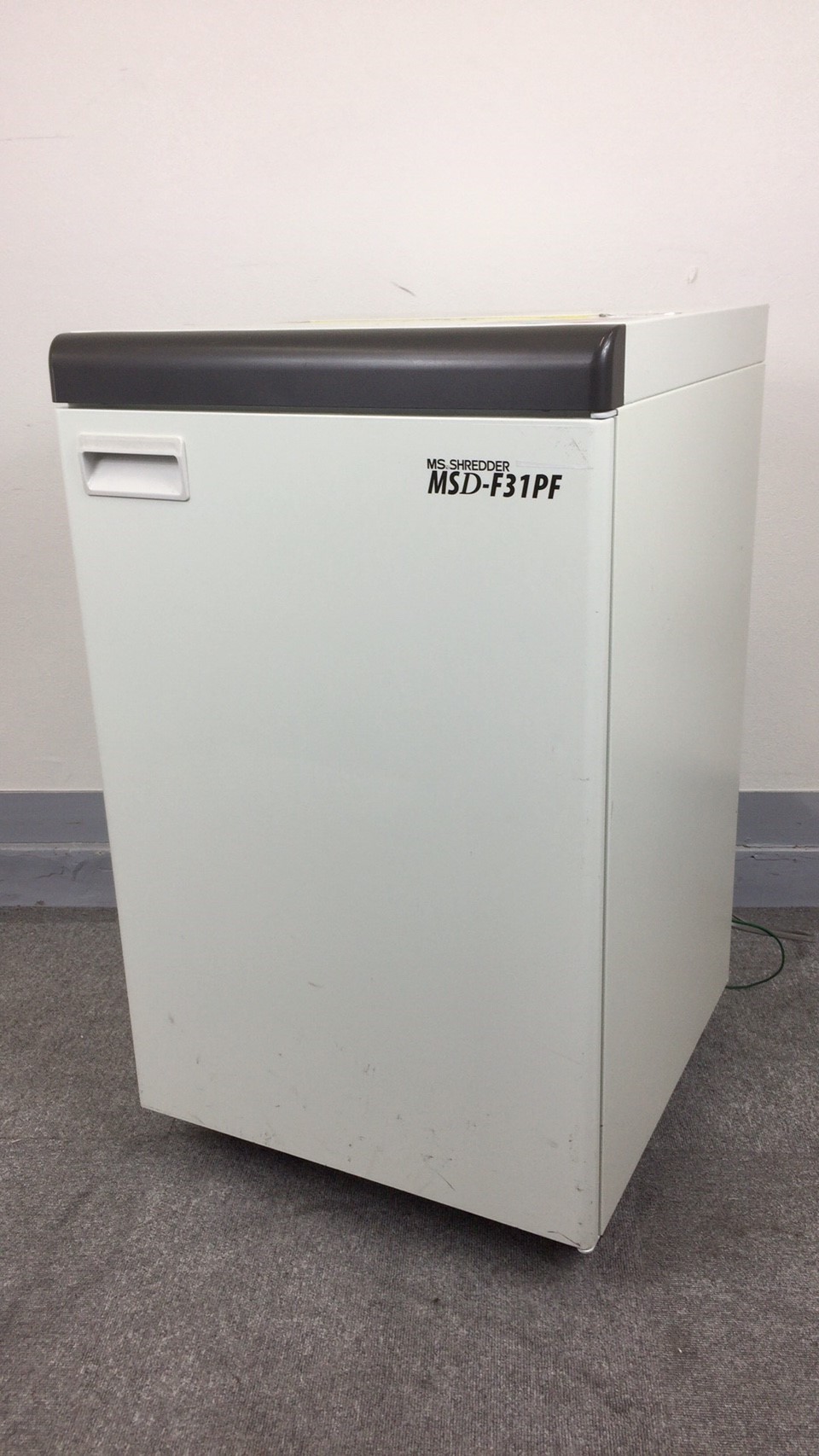 【KS】[ 2012年1月発売モデル][中古市場ではほぼ最新マシン]最大同時裁断枚数45枚のパワータイプ　業務用シュレッダー　明光商会製
                        MSD F31PF
                                    中古
            