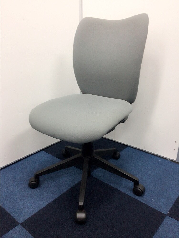 【大量入荷!!】ライオン製グレーの肘無しチェア入荷いたしました!!今なら10脚揃いでございます!!揃いでお求めの方必見!!!
                        LEOシリーズ
                                    中古
            