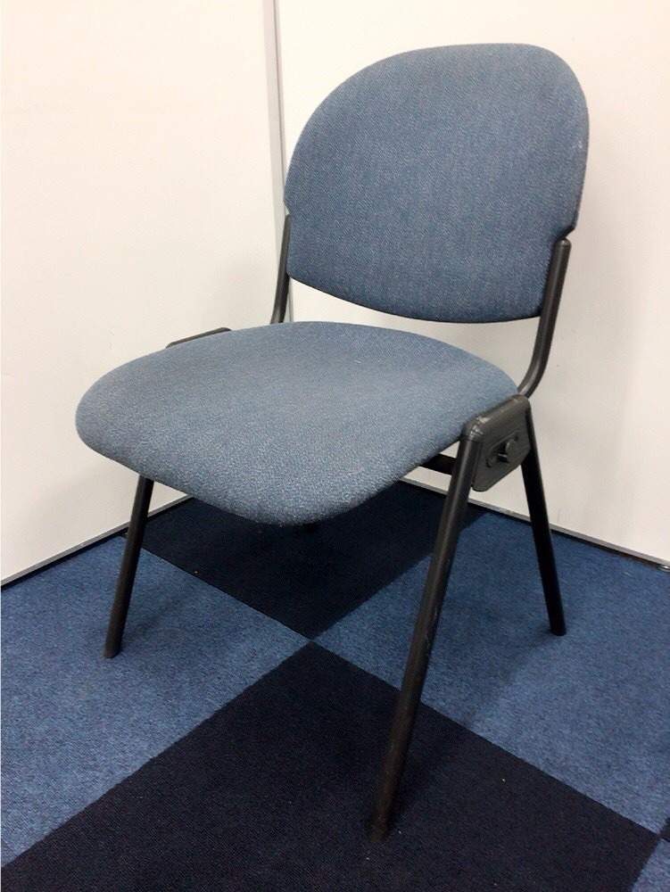 【6脚入荷!!】【定番】落ち着いたブルーカラーで落ち着いた会議室をデザインしませんか？【スタッキング】
                        
                                    中古
            