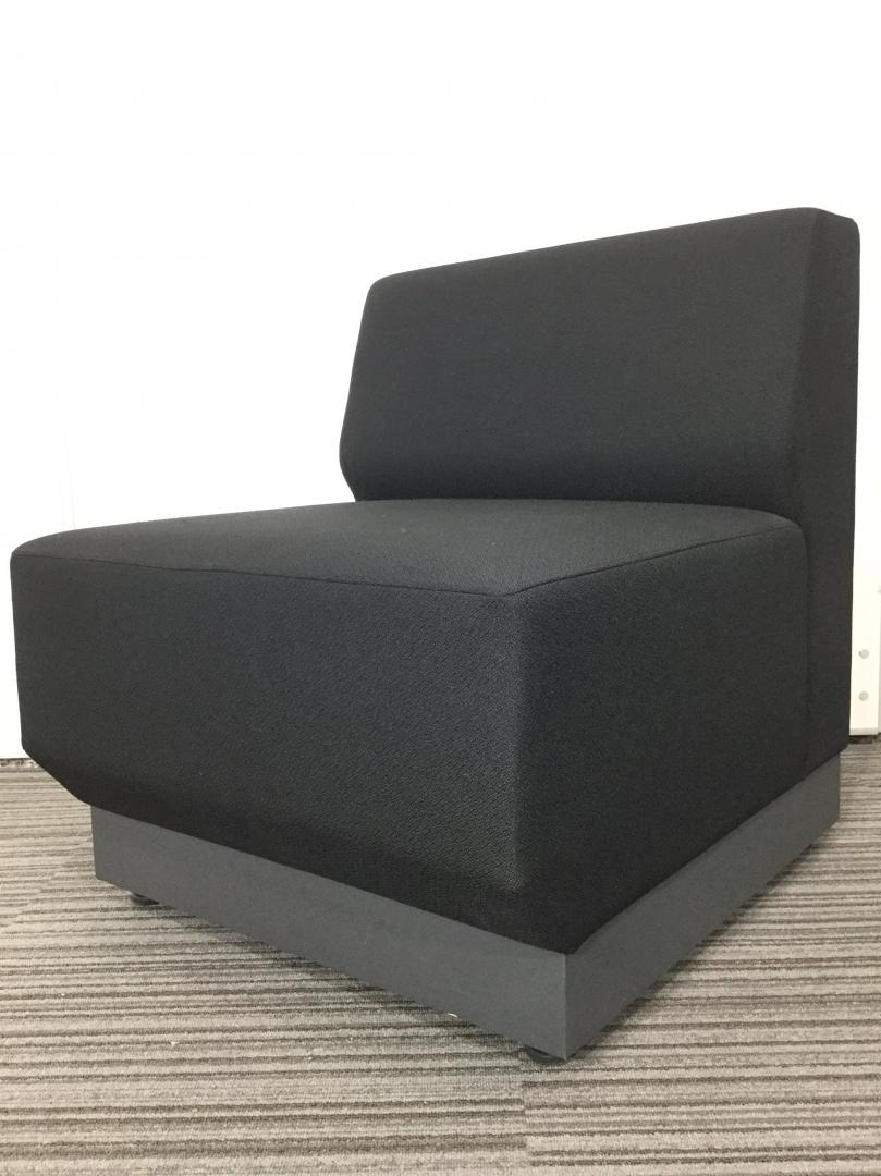 コクヨ製　立ち上がりやすく、デザインもオシャレなブラックチェア！
                        CN-121N3
                                    中古
            