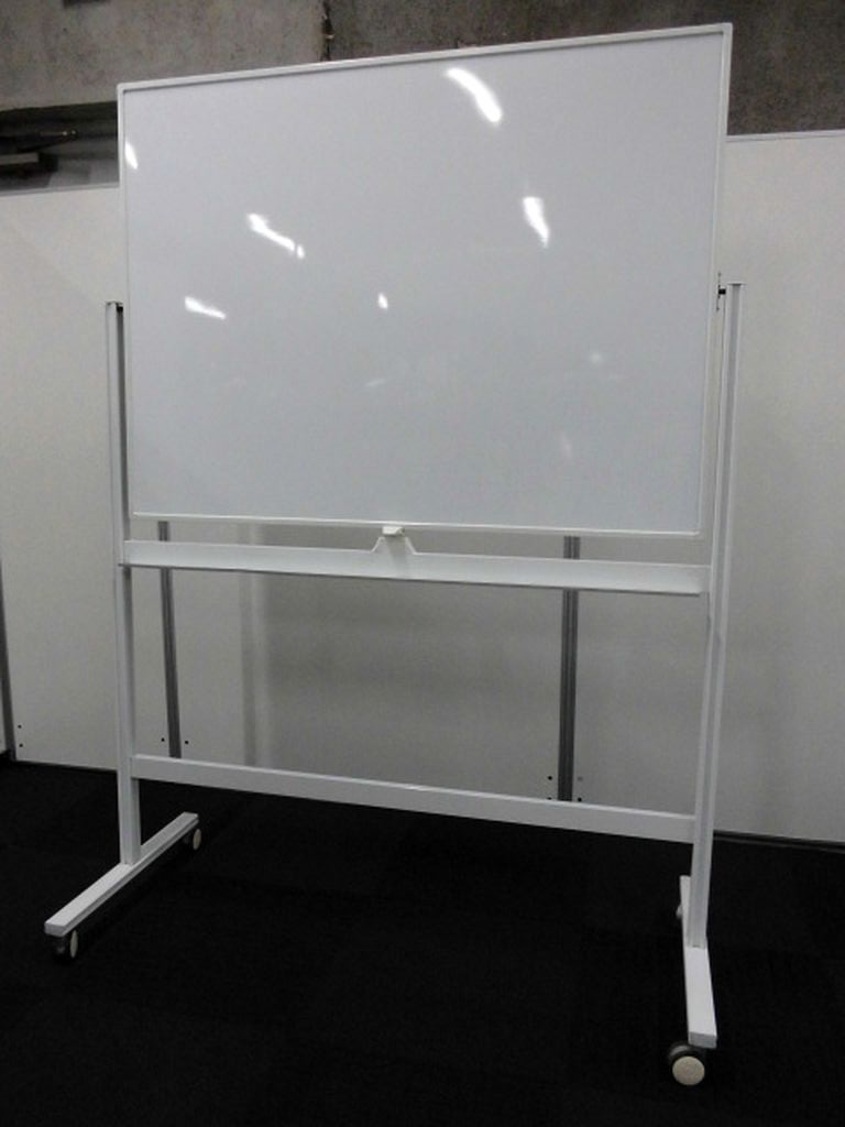 【先着1台】脚付き両面無地のホワイトボードの入荷です！【板面W1200サイズ】
                        
                                    中古
            