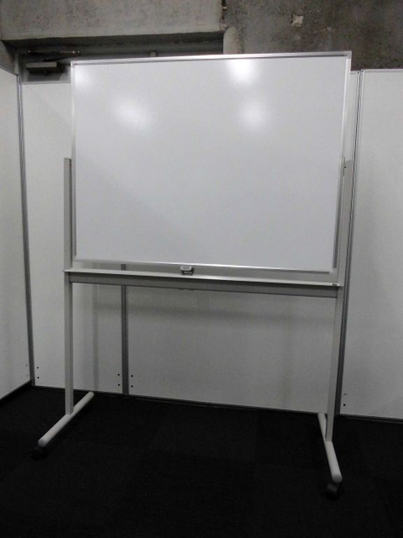 【ホーロー素材】脚付きホワイトボード(板面1200mm)｜内田洋行製【罫線入り】
                        
                                    中古
            