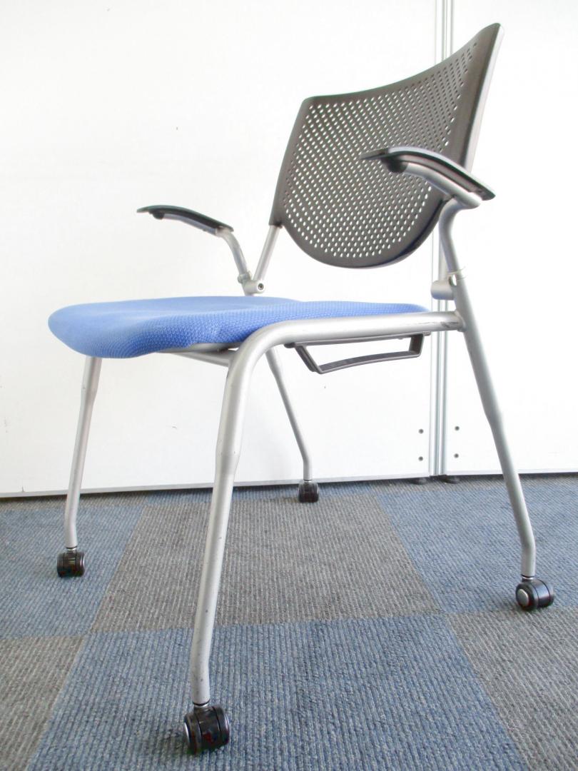 【キャスター付きのミーティングチェア！】ブルー×メッシュ仕様！【ミーティングルームにおすすめ！】
                        プロスタック
                                    中古
            