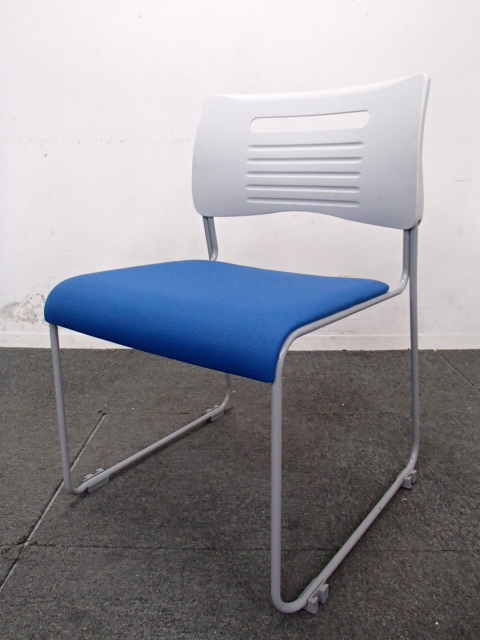 【4脚入荷】スタッキングチェア｜ブルー×ホワイトのおしゃれなチェア！
                        
                                    中古
            