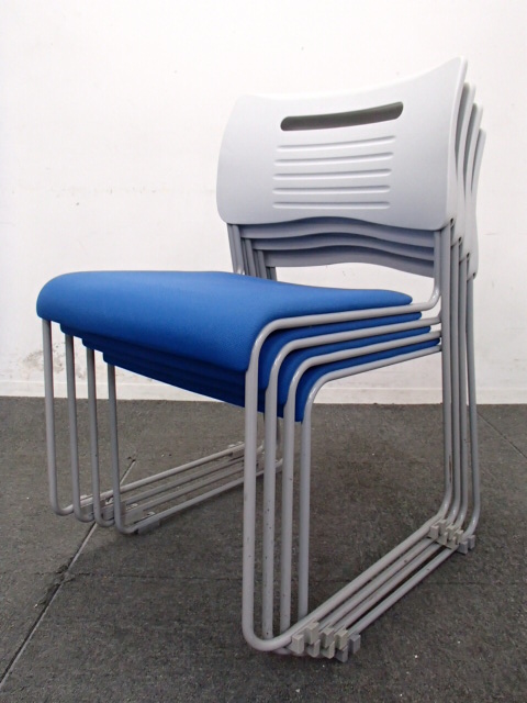 【セット商品】ブルーの鮮やかなスタッキングチェア｜4脚セット！
                        
                                    中古
            