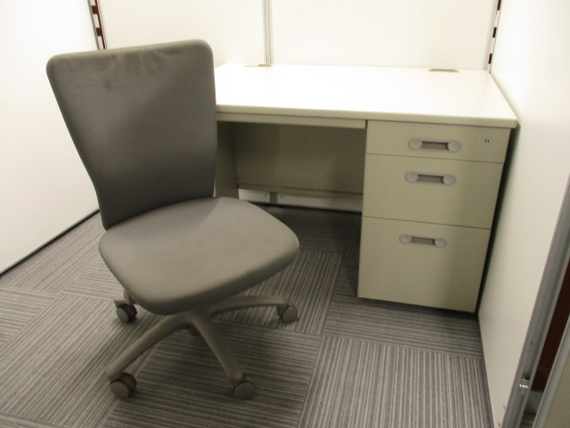 ライオン片袖机(W1100)+カロッツァチェアのオススメ！買い得セット 
                        
                                    中古
            