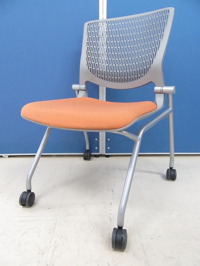 [4脚入荷!!]岡村製作所製 グラータチェア(Grata) オレンジ■デザイン性・座り心地が良く大人気のミーティングチェアです!! 
                        グラータ
                                    中古
            