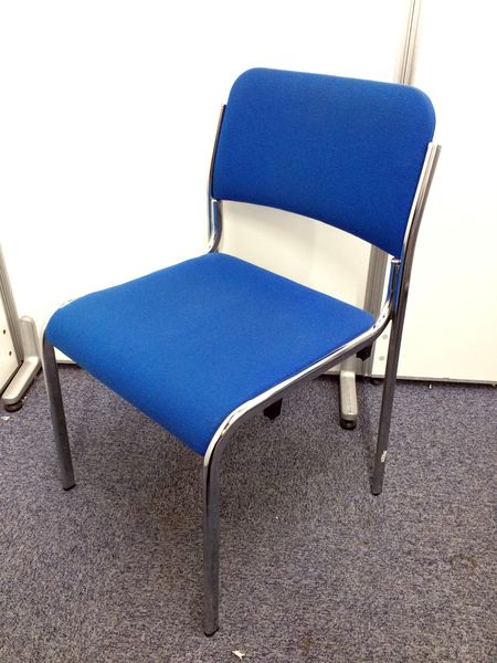 鮮やかなブルークッションも良好！！
                        
                                    中古
            