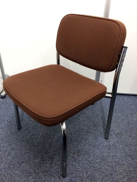 クッションふわふわなスタッキングチェア
                        
                                    中古
            