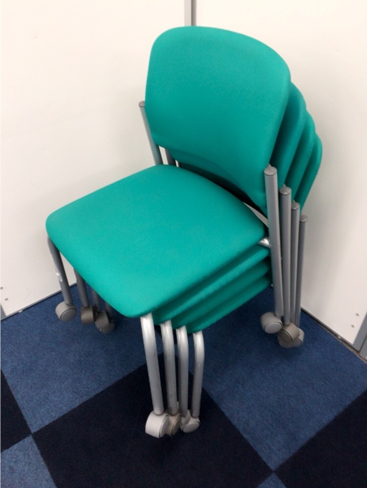 【お得な４脚セットのご案内です！】シンプルなので使いやすい！【キャスター付きで移動も便利！】
                        100シリーズ
                                    中古
            