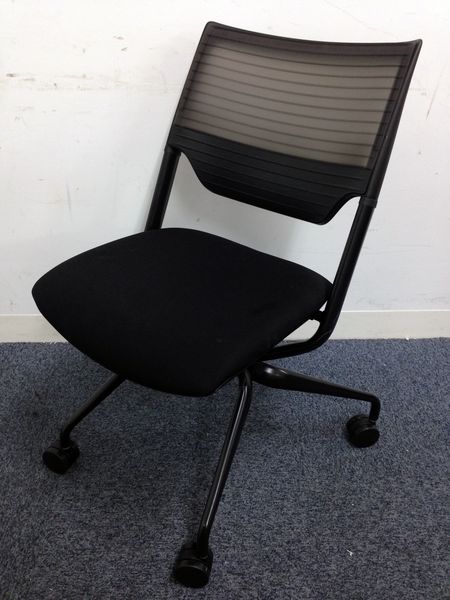 【限定1脚】グッドデザイン賞受賞・エラストマーバック採用の高級ミーティングチェア！！
                        レクシブ
                                    中古
            