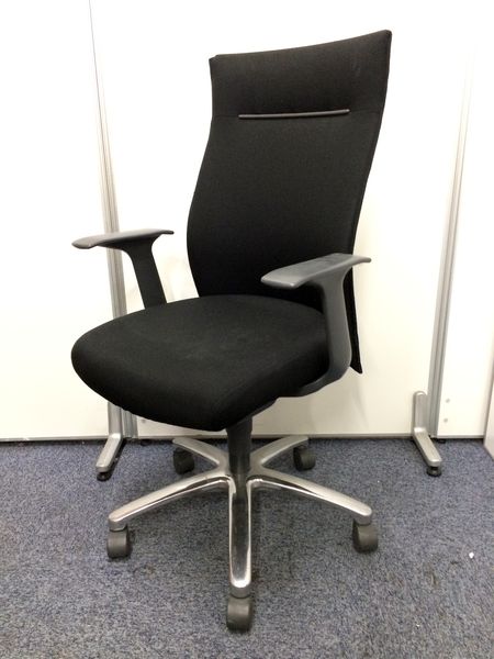 コクヨ製　エクサージュチェア　肘付き　ハイバックチェアー
                        エクサージュ
                                    中古
            