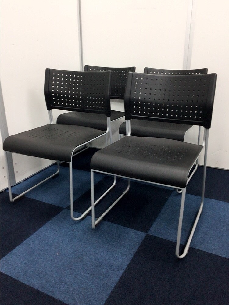 【お得な4脚セット】4名のミーティングルームを作るのに最適です！重ねられるので使わないときは省スペースに収納できます！【定番】
                        
                                    中古
            