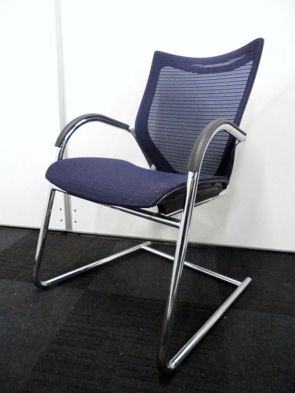 【残り2脚価格！】【大人気のバロンシリーズ】ゲストチェア/ミーティングチェア｜ネイビー【メッシュ】
                        バロン
                                    中古
            