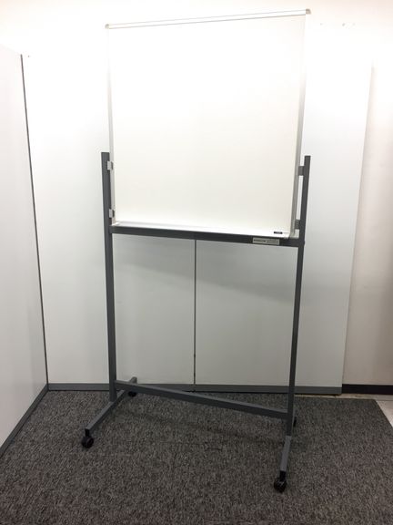 【1台入荷】W900の脚付きホワイトボードです！省スペースに設置できてべんりですよ！【片面仕様・無地タイプ】
                        
                                    中古
            