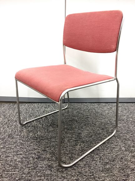 【20脚揃い・会議用チェア】縦積み収納可能なスタックチェアです！明るい色をご希望の方にピッタリな商品です。
                        
                                    中古
            