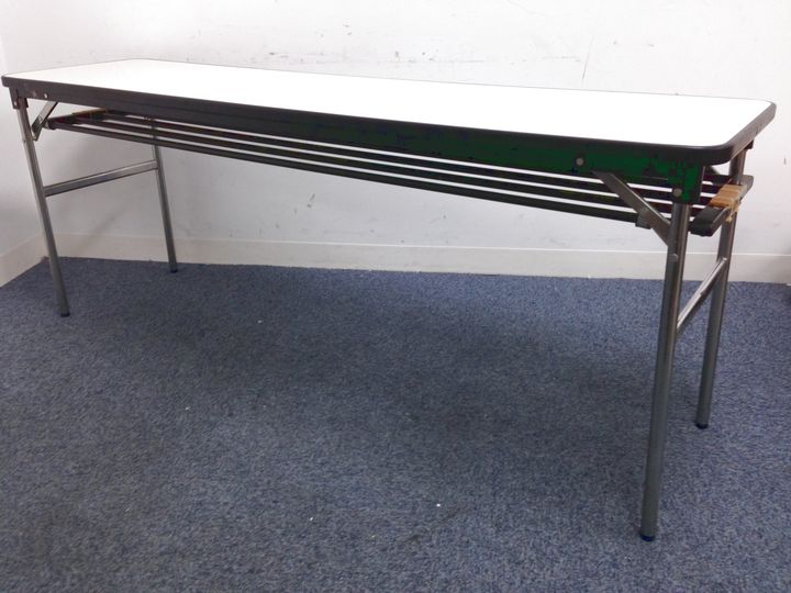 【ジャンク品】【意外と中古市場希少な折りたたみテーブル】2台揃います！
                        
                                    中古
            