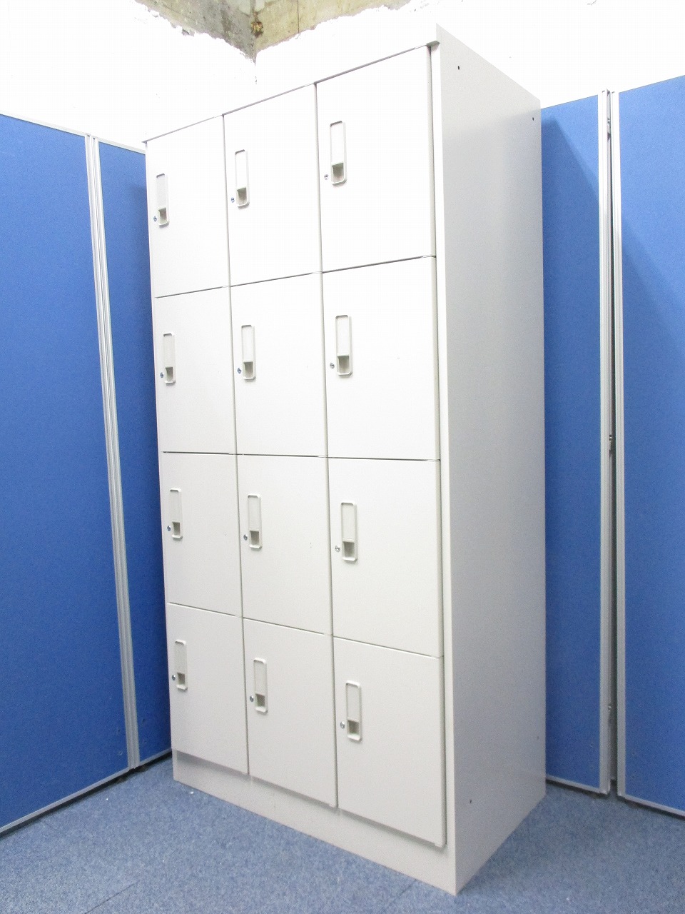 【10台ロット入荷！】12人用ロッカー！バッグもコートもヘルメットも収納可能の一押し商品！【鍵付】
                        
                                    中古
            