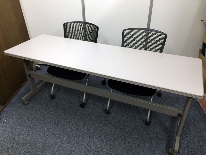 【セット商品】人気の高いサイドスタックテーブルセット
                        
                                    中古
            