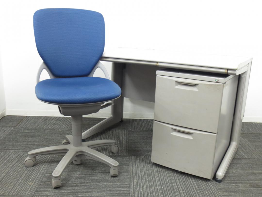 【平机+2段ワゴン+チェアセットが衝撃の\21,000(税抜)】W1100ｍｍの片袖机+肘付きOAチェアセットが大量入荷！　■　新入社員、中途入社の方用にオススメの増員セットです！
                        CRYデスク+CZワゴン+プレーゴチェア
                                    中古
            